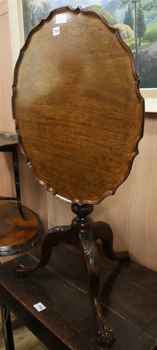 A George III style mahogany piecrust tripod tilt top table, W.62cm